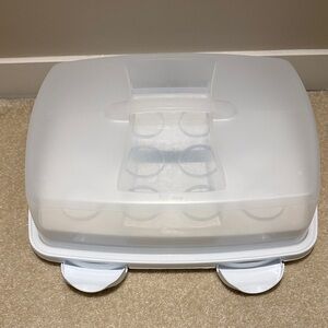 Wilton Clear and White Cupcake Holder